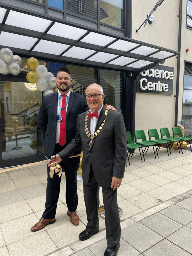 1 Nick Murphy and Cllr Reg Snell cutting the ribbon